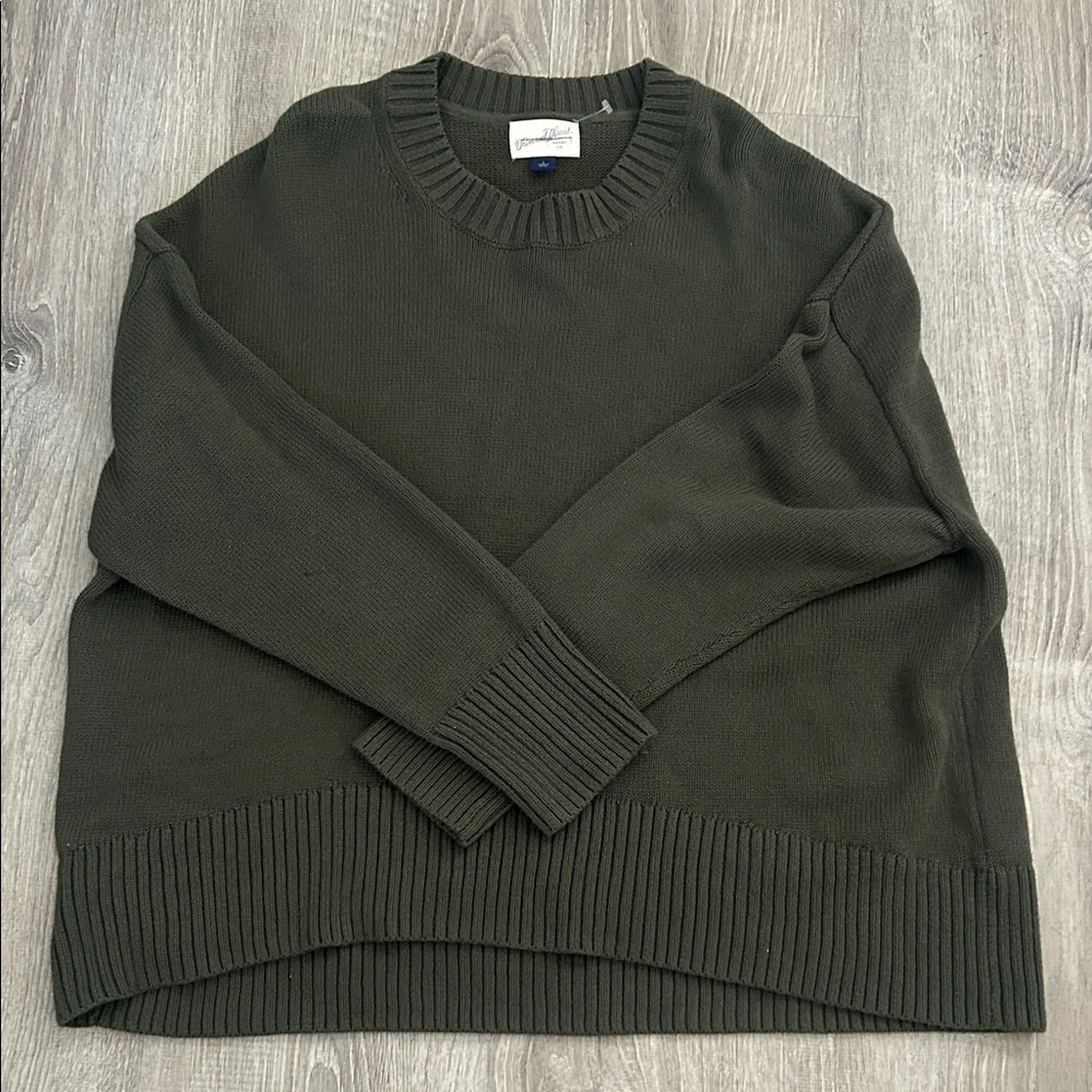 Universal Threads Woman’s Dark Green Sweater